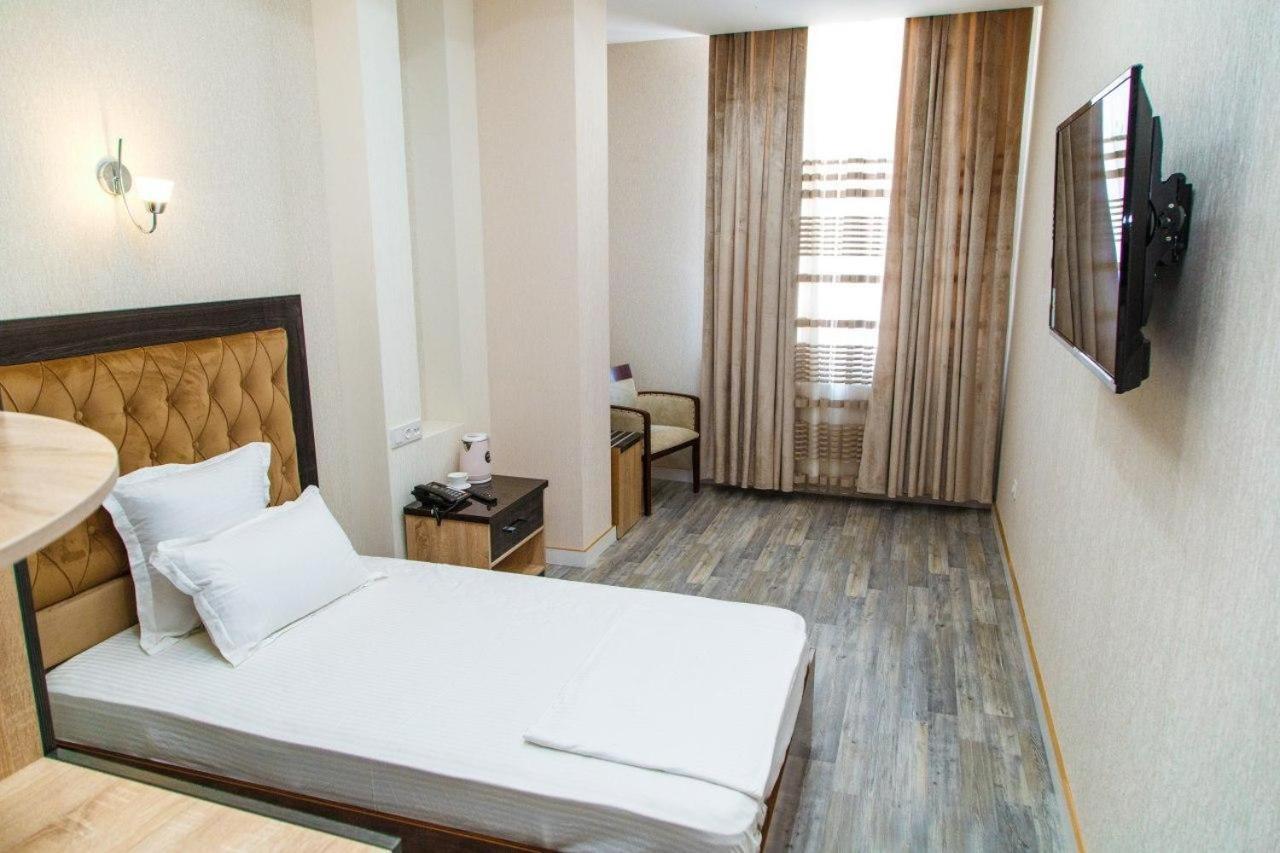 Shedevr Plaza Hotel นามางกาน ภายนอก รูปภาพ