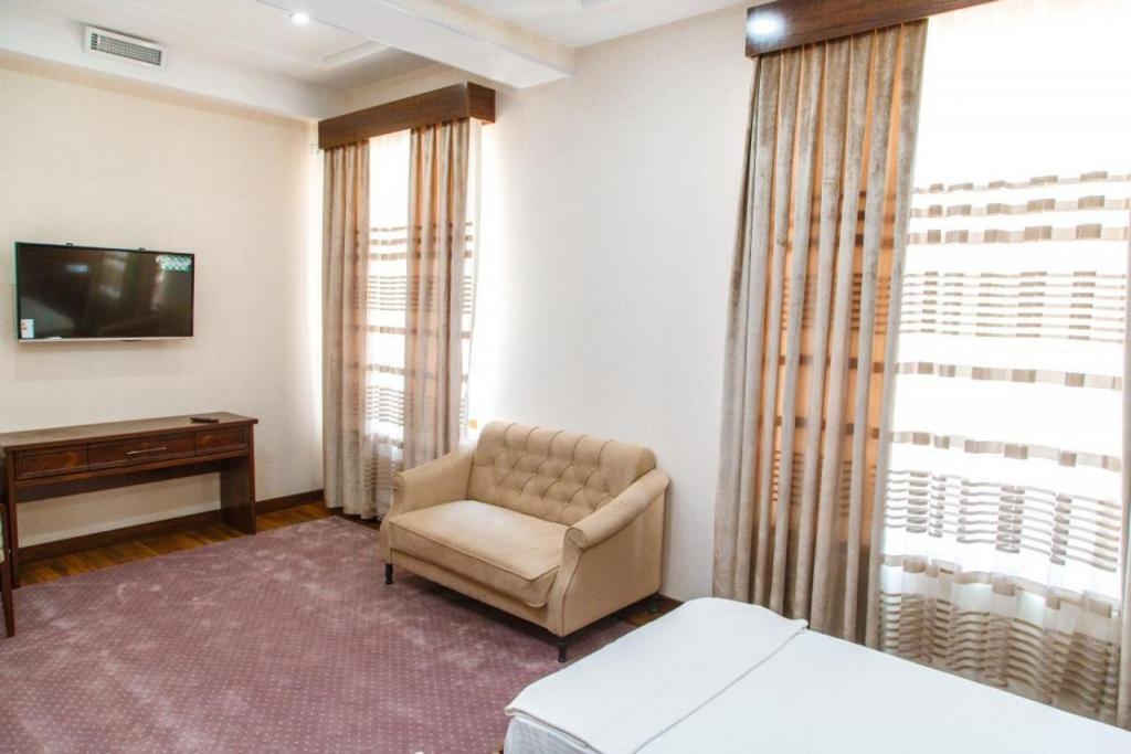 Shedevr Plaza Hotel นามางกาน ภายนอก รูปภาพ