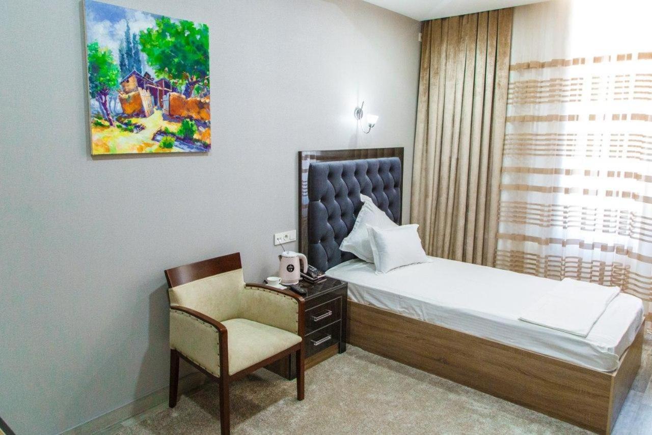 Shedevr Plaza Hotel นามางกาน ภายนอก รูปภาพ